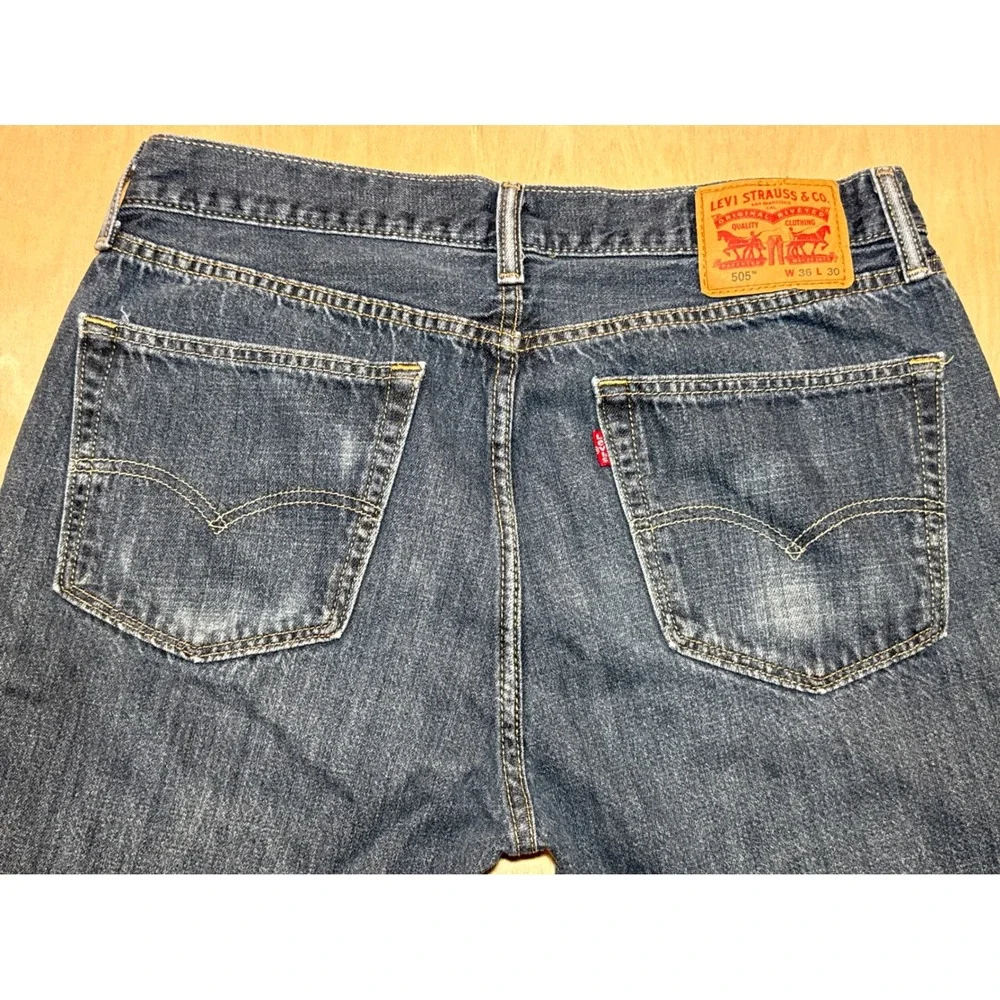 Levis 505 Regular Fit Jeans Mens 36x30 Medium Wash Blue Straight Leg Denim